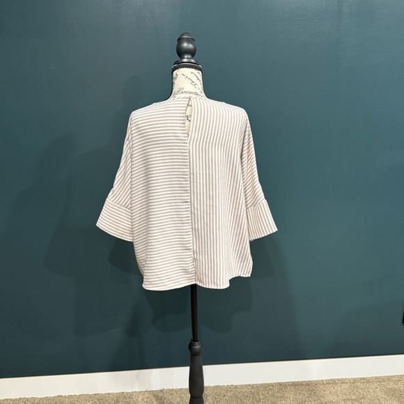 ✨ Express Taupe Striped Dolman Blouse Keyhole Back ✨ - Picture 4 of 8